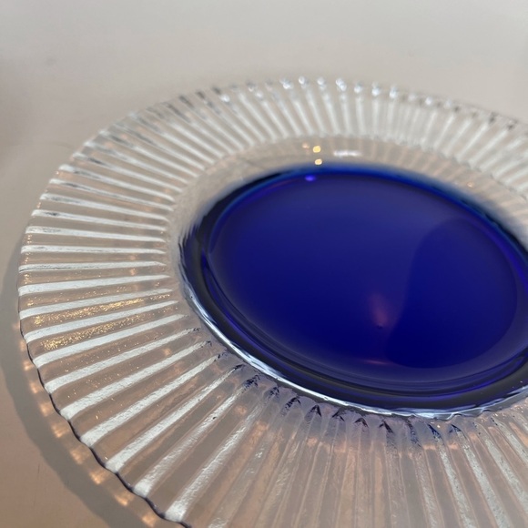 Vintage Pier 1 Ribbed Glass Plates with Cobalt Center - Picture 4 of 11